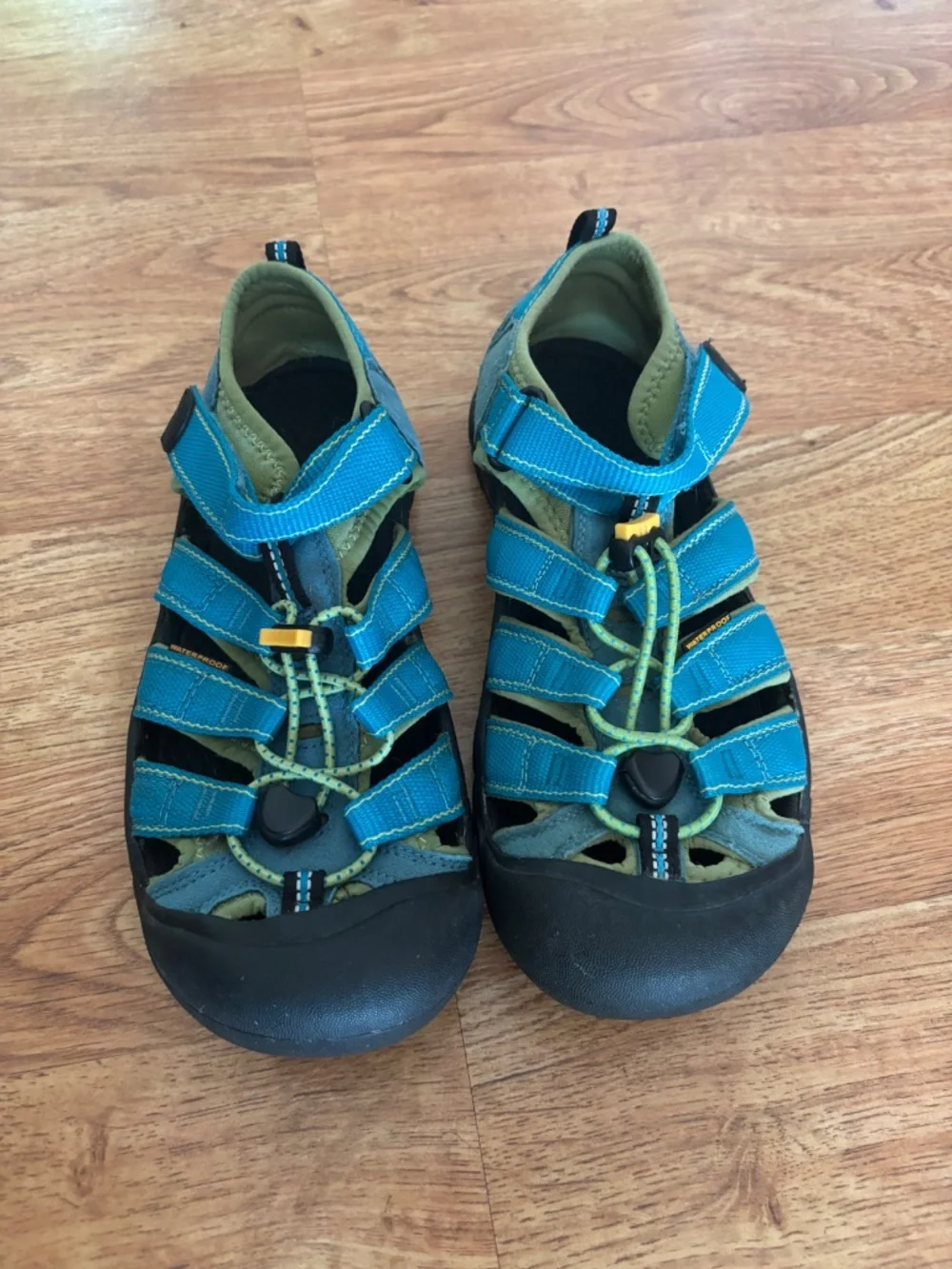 Keens size 6 (youth)